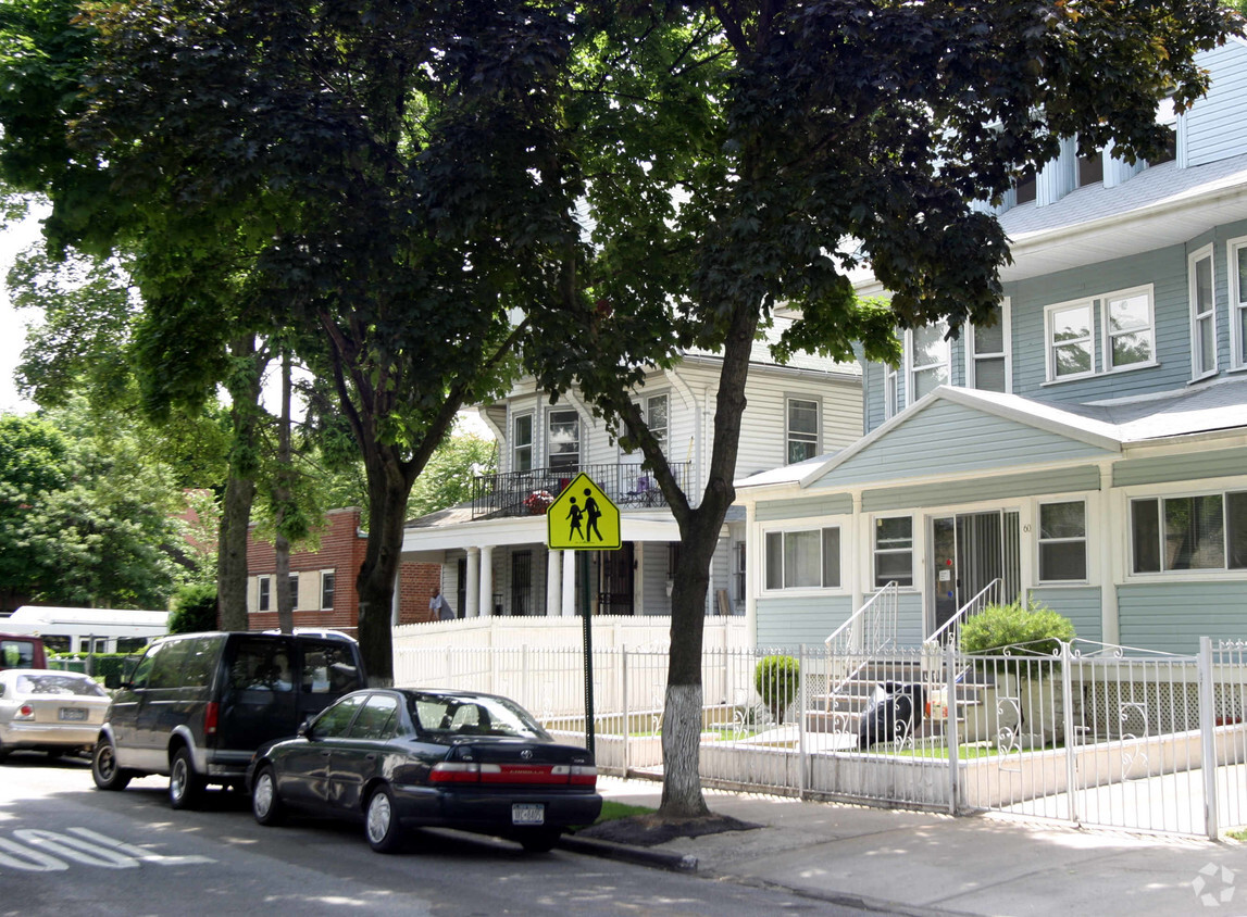 Primary Photo - 66 E 16th St