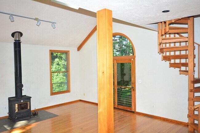 Building Photo - 280 Lakewood Dr
