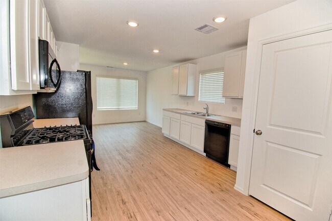 Foto del edificio - 4207 Palmetto Grv Ln