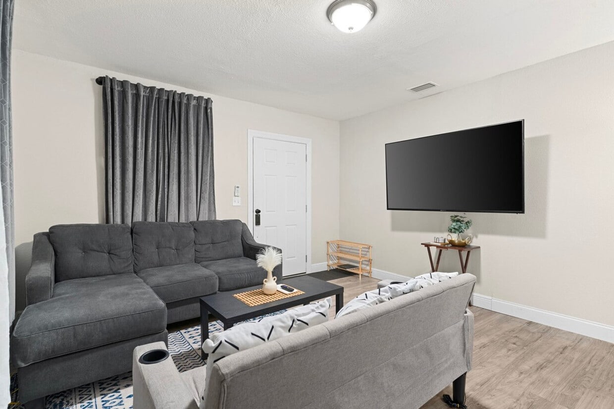Foto principal - 3602 E Genesee St