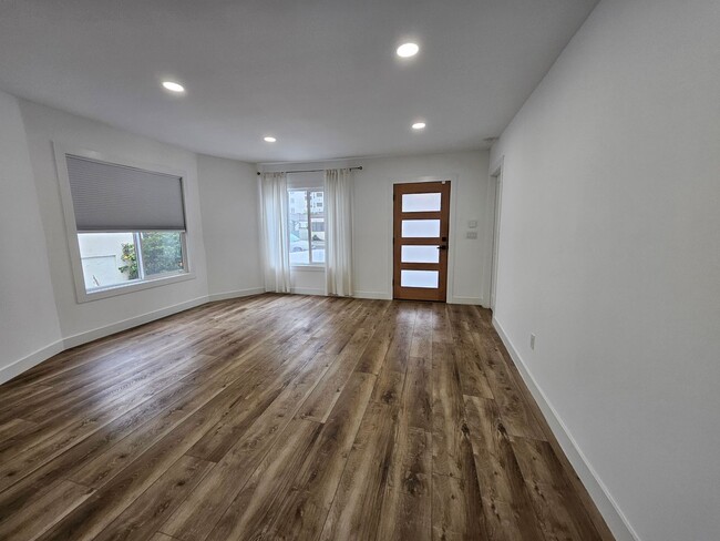 Foto del edificio - Newly Remodeled 4 bedroom 2 bath