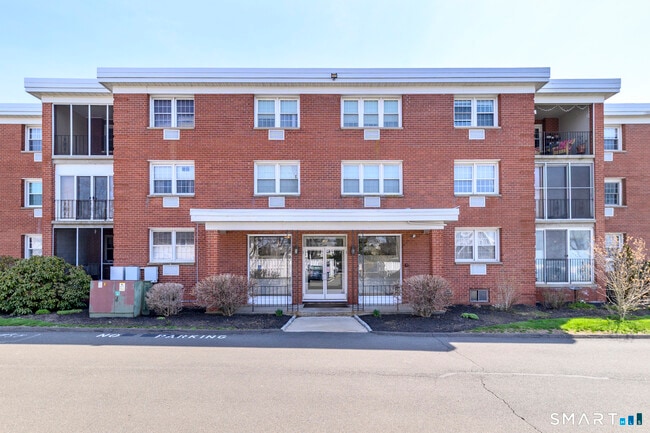 Building Photo - 185 Melba St