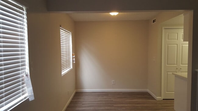 Building Photo - 2603 Sextant Ave