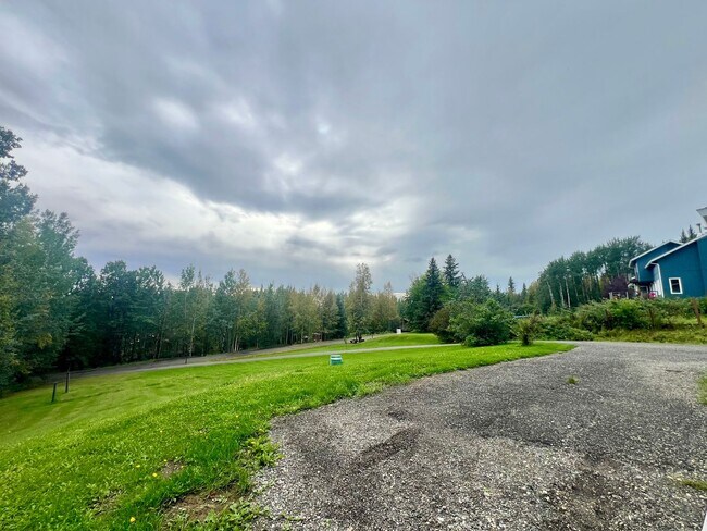 Foto del edificio - Spacious 3BR/2.5BA Fairbanks Home – Garage...