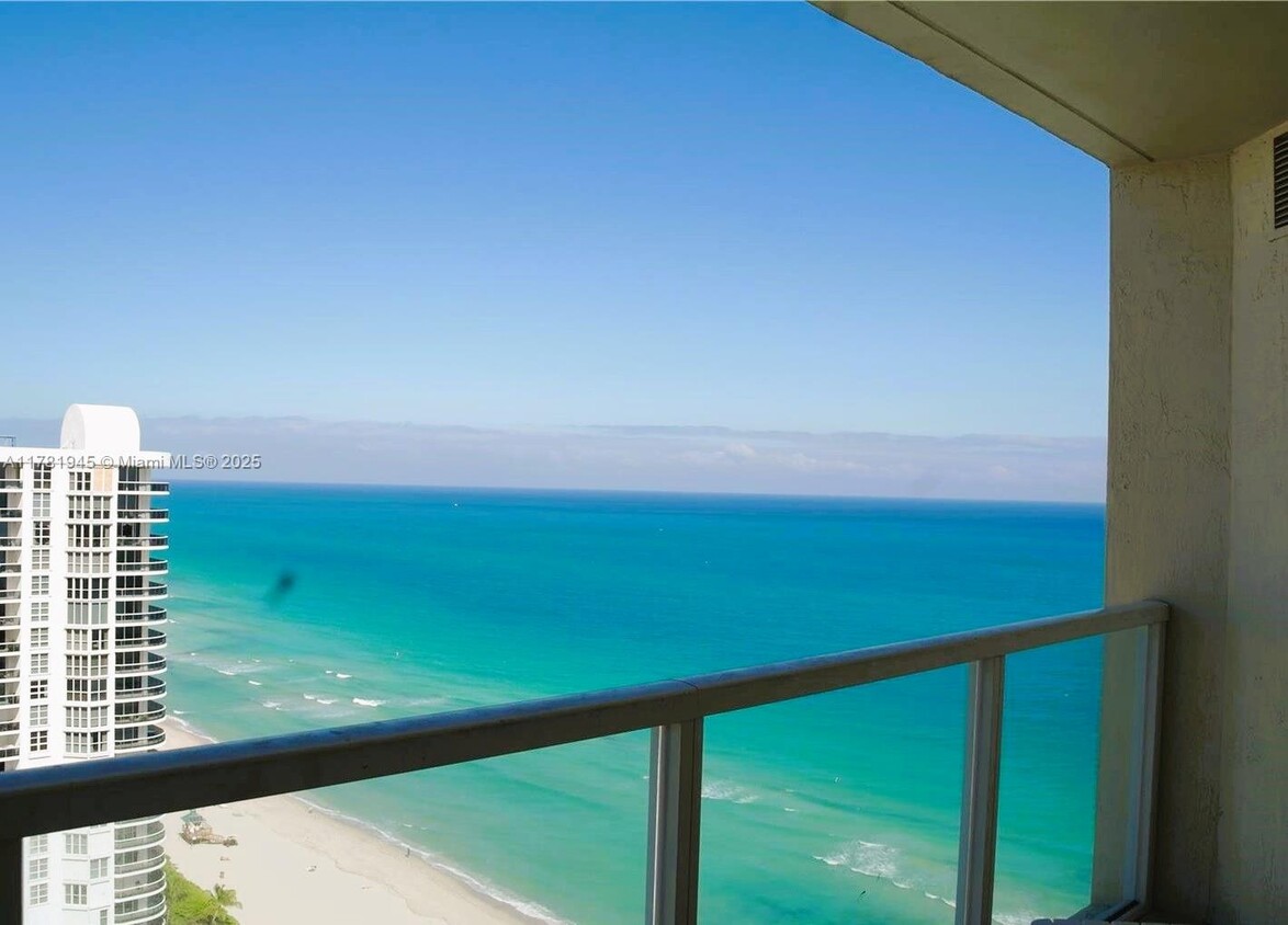 Primary Photo - 16699 Collins Ave