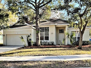 Building Photo - 3960 Woodview Dr