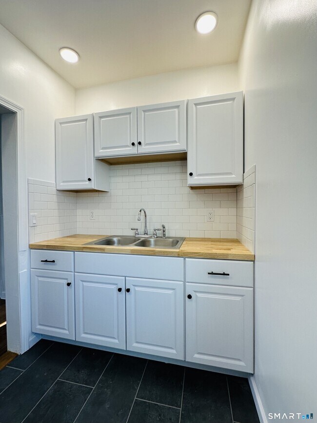 Building Photo - 67 Burke St