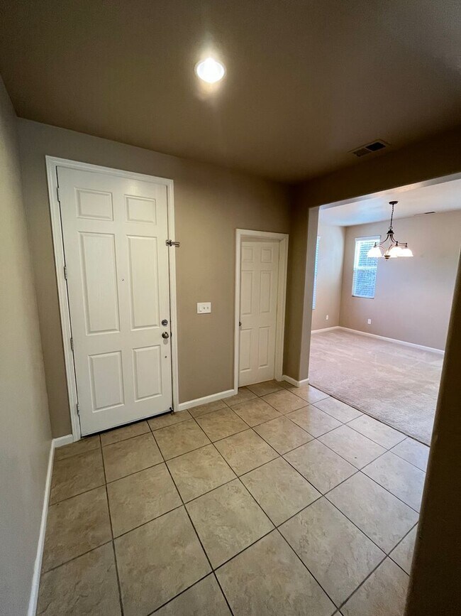 Foto del edificio - Immaculate home for rent located in the Vi...