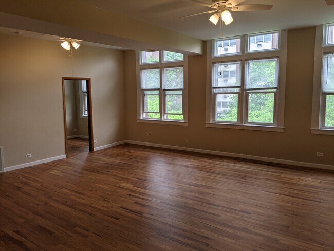 Foto del edificio - 4942 N Sheridan Rd