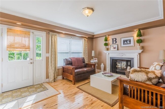 Foto del edificio - 351 W Mountain Rd