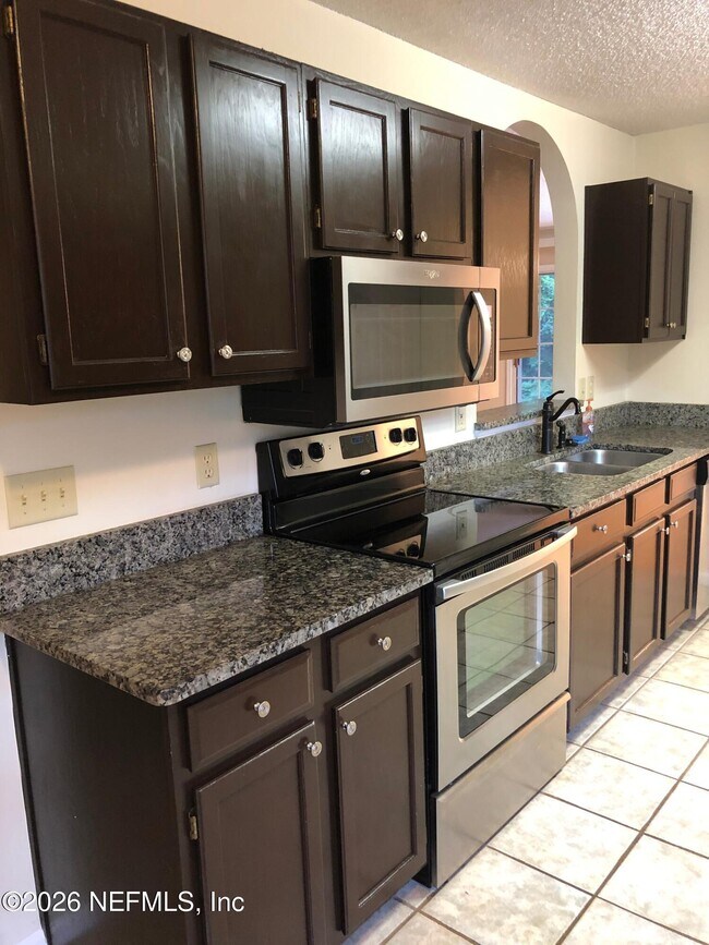 Foto del edificio - 12910 Forest Glen Ct S
