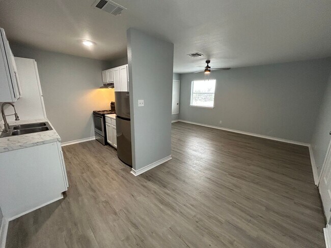 Foto del edificio - 1105 New Laredo