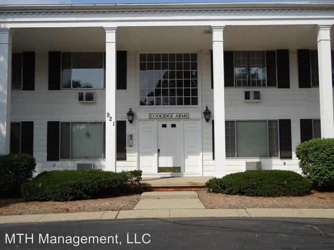 Building Photo - 1 br, 1 bath Apartment - 921 Coolidge Road