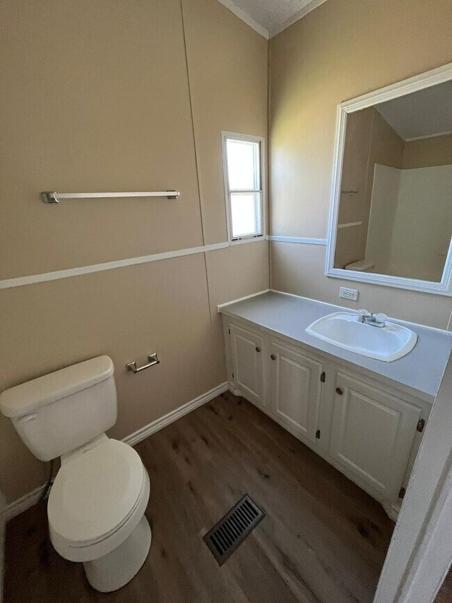 Foto del edificio - Beautiful and Spacious 2 bedroom 2 bath MH...