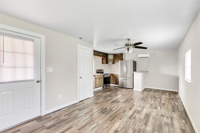Foto del edificio - 221 County Rd 4803