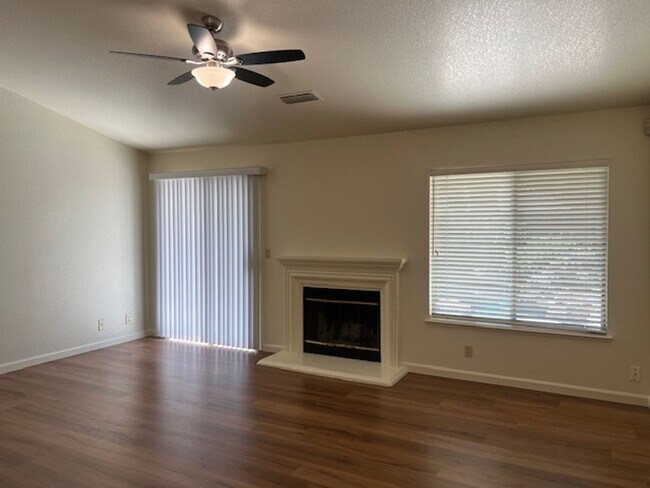 Foto del edificio - BEAUTIFUL HOME WITH POOL IN ROSEVILLE!