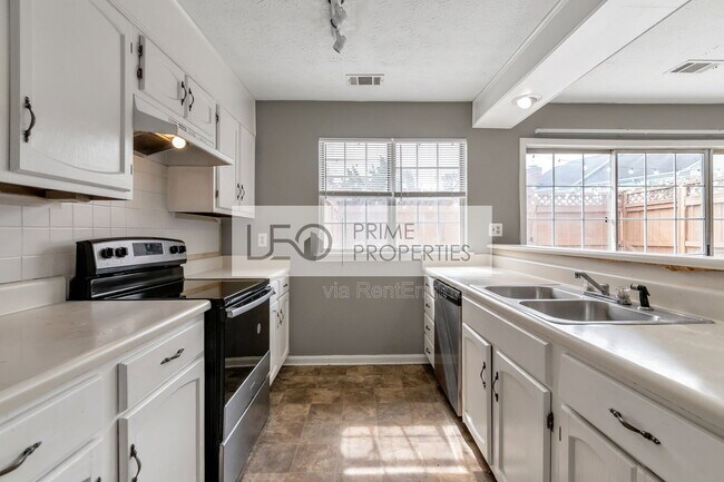 Building Photo - 5546 Clover Rise Ln
