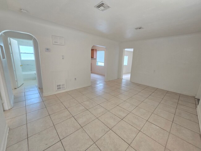 Building Photo - 6328 Brentwood Ave