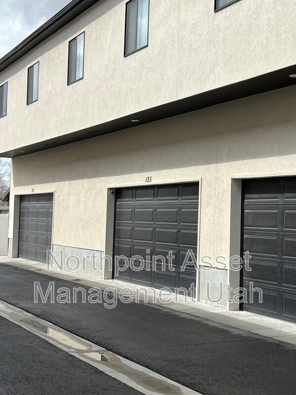 Foto del edificio - 125 7085 S