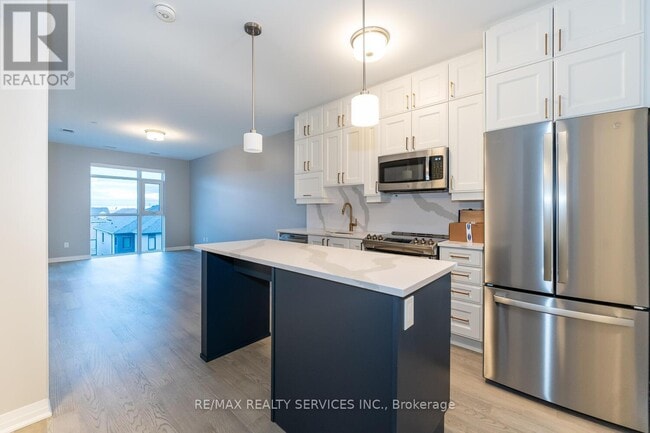 Building Photo - 460-460 Gordon Krantz Ave