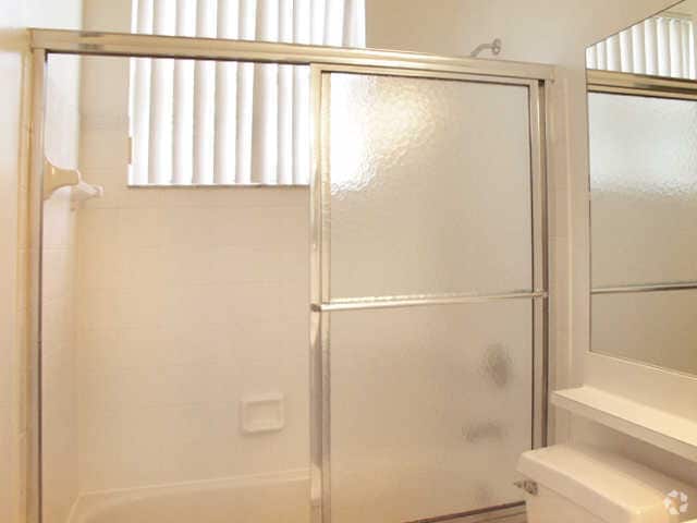 Primer cuarto de baño - San Marino at Town Place