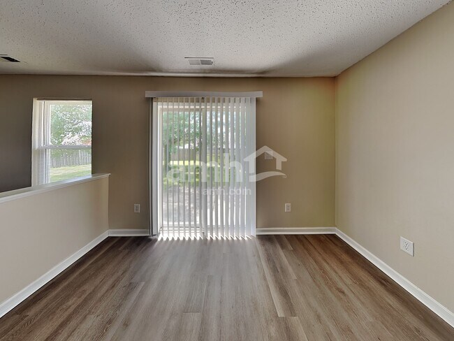 Foto del edificio - 8039 Red Barn Ct
