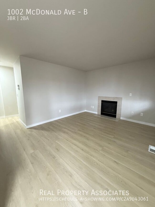 Building Photo - 1002 McDonald Ave