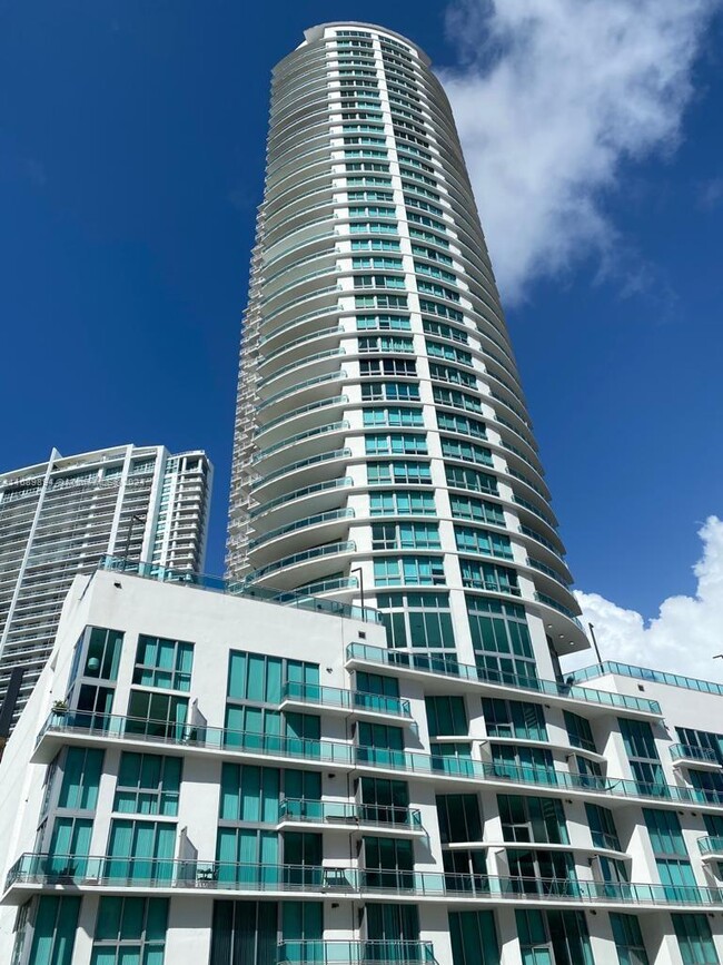 Foto del edificio - 350 S Miami Ave