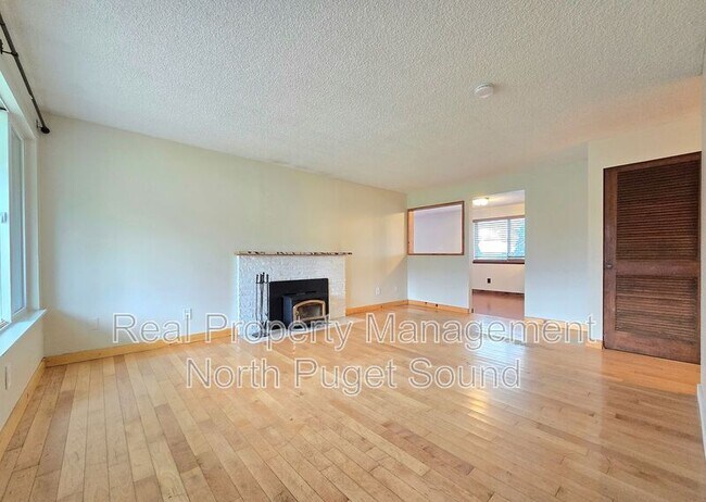 Building Photo - 5704 61st Dr NE