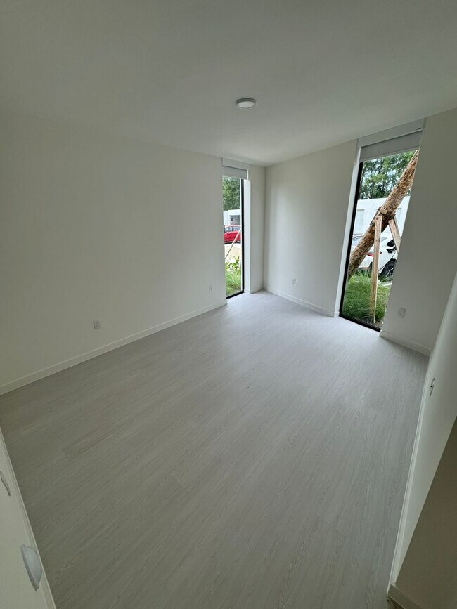 Foto del edificio - 20181 NW 15th Ave