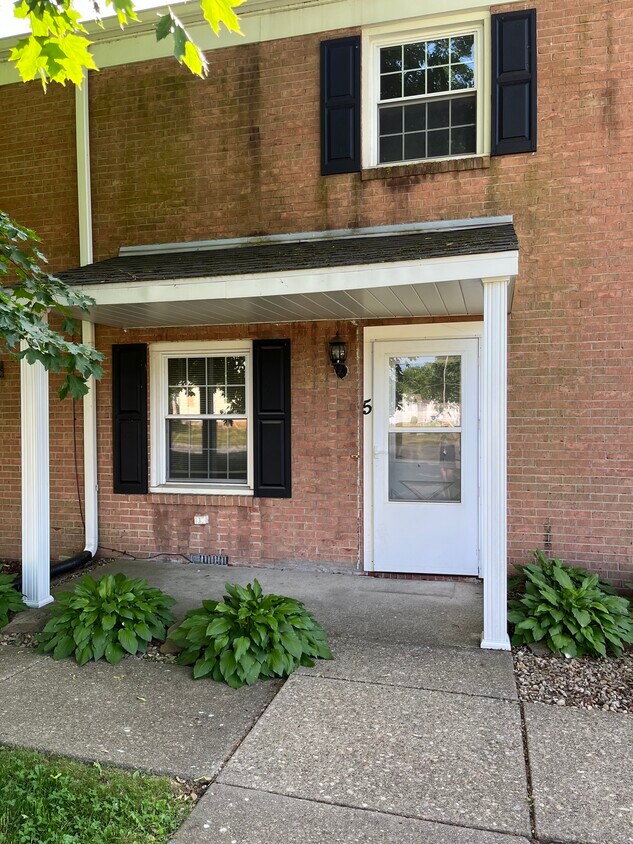 1302 Midland Beaver Rd, Industry, PA 15052 Townhouse for Rent in