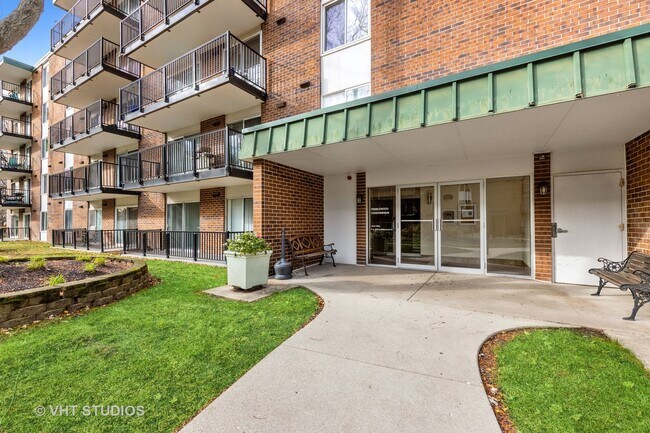 Foto del edificio - 5S040 Pebblewood Ln