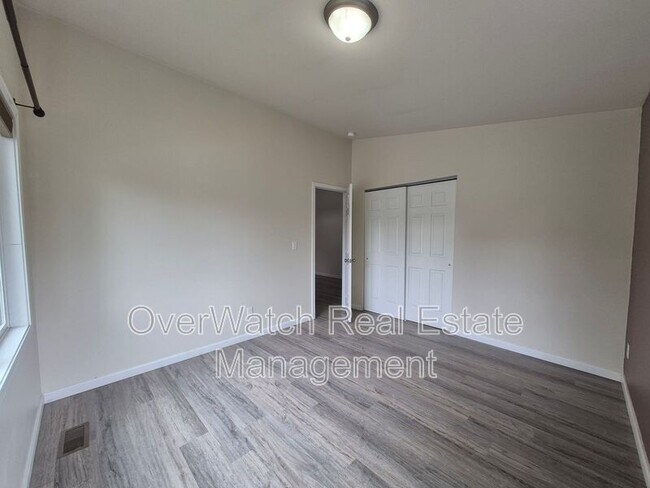 Building Photo - 250 Oklahoma St