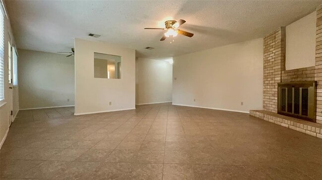 Building Photo - 1213 Kenyon Dr