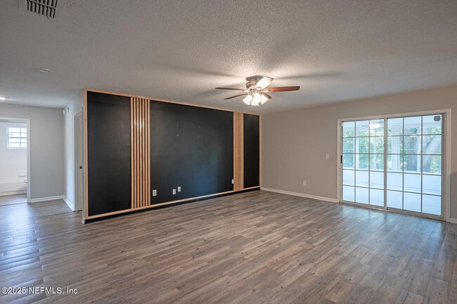 Building Photo - 7728 Pikes Peak Dr