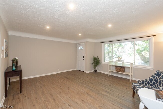 Building Photo - 2055 Fairview
