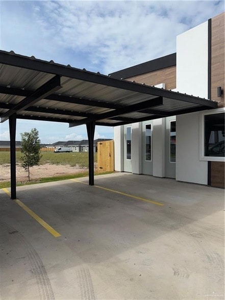 Foto del edificio - 701 N Onyx Ave