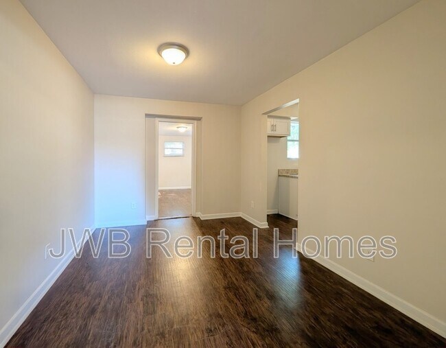 Foto del edificio - 2943 Searchwood Dr