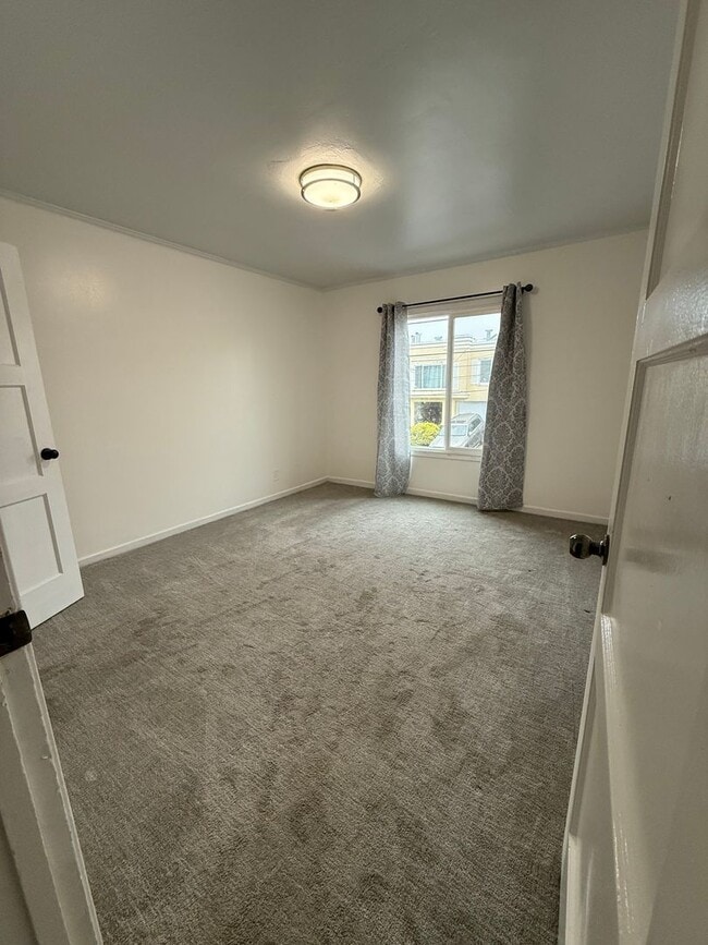 Foto del edificio - Bright 3BR Flat Near SFSU & BART – Prime I...