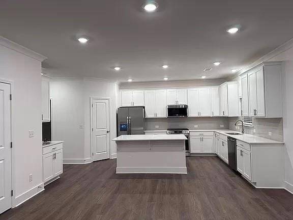 Building Photo - 2780 Westgate Park Dr