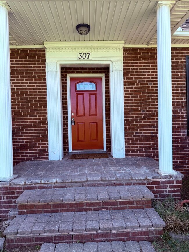 Building Photo - Alcoa rental  available now