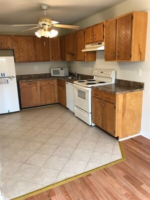 Foto del edificio - 9013 Sandalwood Dr