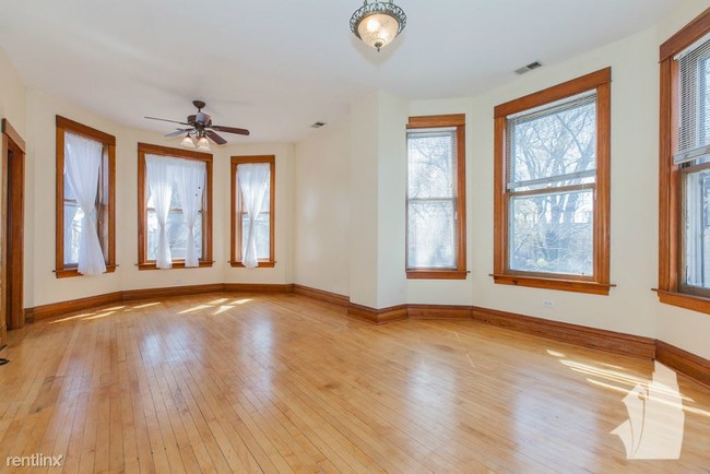 Building Photo - 5142 N Paulina St