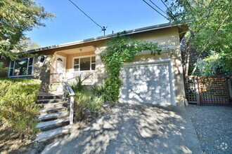 Building Photo - 120 Sequoia Dr