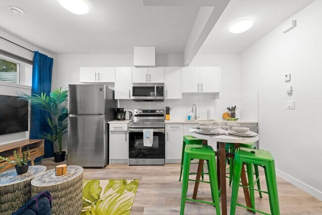 Building Photo - 15803-15897 97 Ave NW