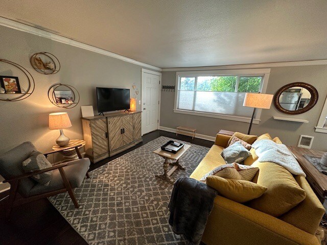 Building Photo - 7112 N Richmond Ave