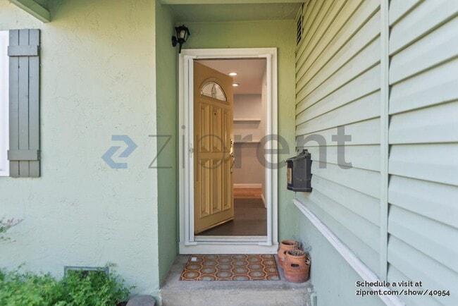 Foto del edificio - 33125 Basswood Ave