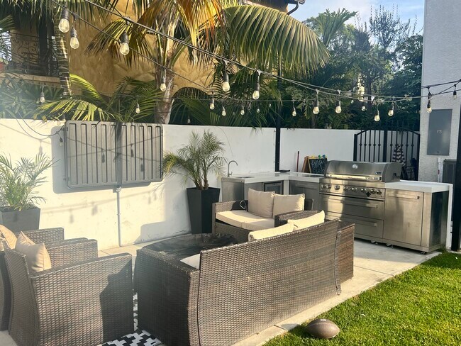 Foto del edificio - 2481 Walgrove Ave