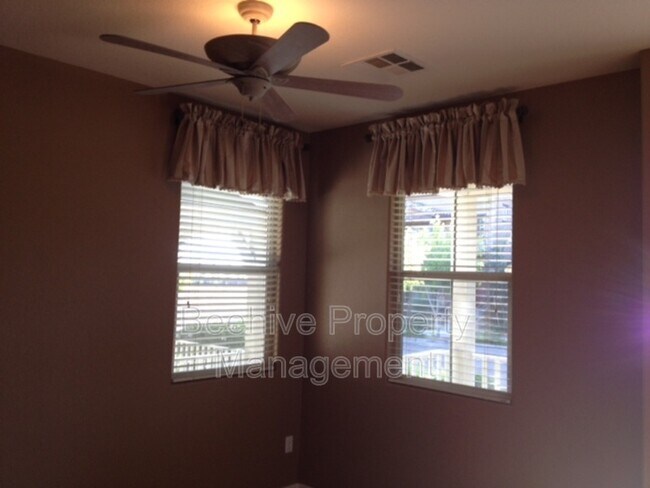 Foto del edificio - 2947 N Evergreen St