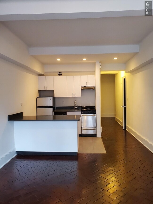Building Photo - 160 W 73rd St